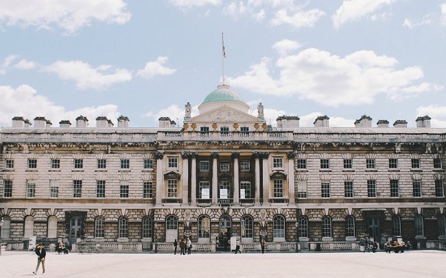מארמון למרכז אמנויות, תרבות, גלריות ובידור. Somerset House