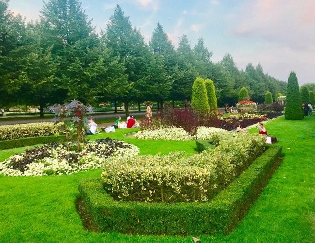 פארק רייג׳נטס. גן ורדים, גן חיות, סרטים באוויר הפתוח ותצפית על העיר