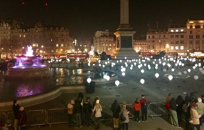 פסטיבל האורות Lumiere מציג מופעי אורות ברחבי לונדון. בתמונה - כיכר טרפלגר