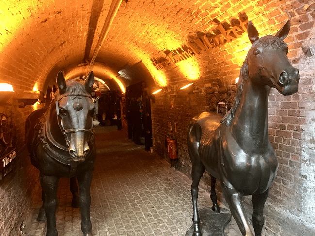 ׳סמטת הסוסים׳ בשוק האורוות