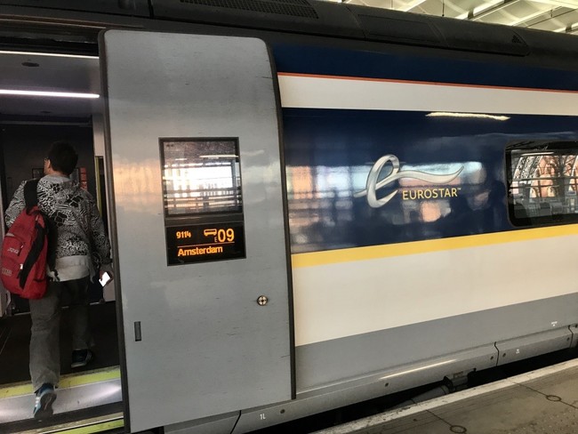 אפרופו אמסטרדם, מתחנת סט. פנקרס תוכלו לקחת רכבות ישירות לאמסטרדם, פריז ובריסל. הנה זו שלקחתי לפני שנה וחצי לאמסטרדם (שלוש וחצי שעות).