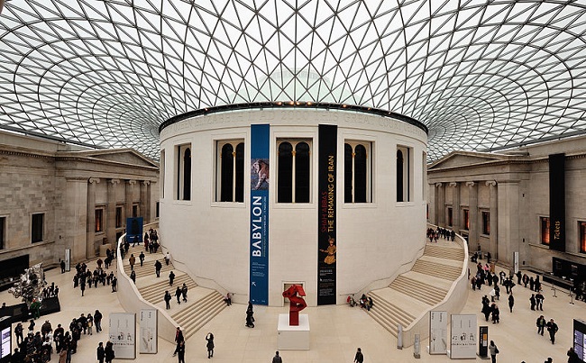 הכניסה אל המוזיאון הבריטי The British Museum