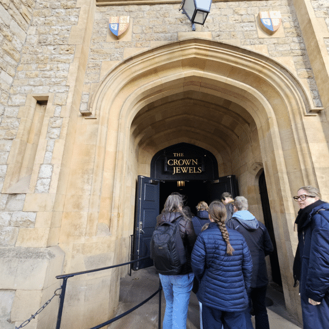 הכניסה למתחם תכשיטי הכתר - הצילום בפנים אסור