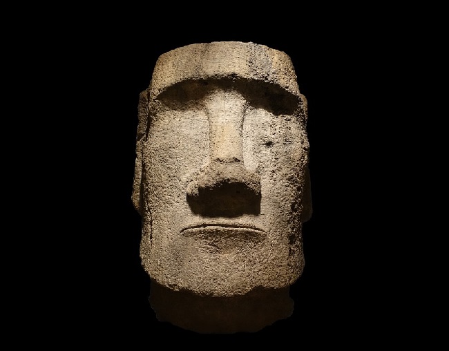 פסל מואי מאיי הפסחא, שנחשב לאחד הפריטים מהמוזיאון הבריטי שנמצאים במחלוקת