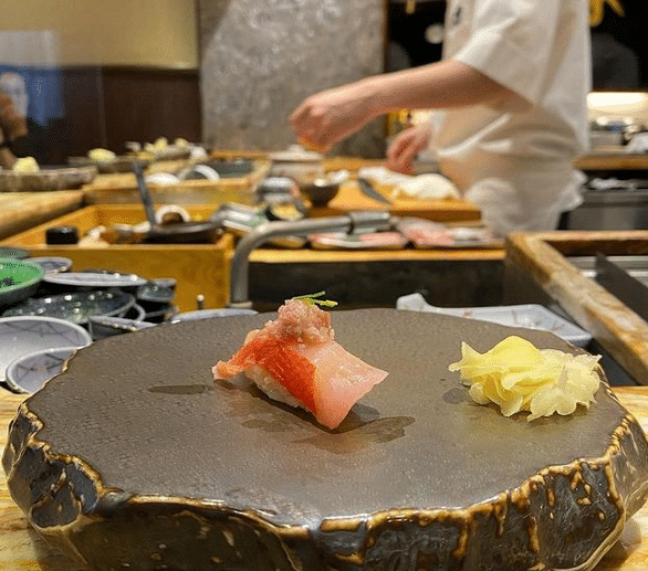 על הבר ב-Sushi Tetsu