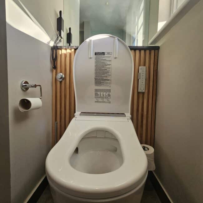 שירותי TOTO יפניים