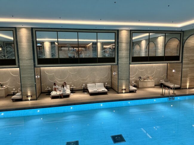 הבריכה והתאים האישיים