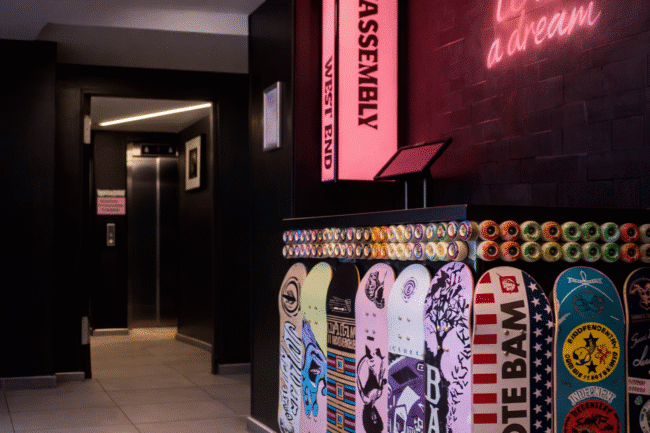 אזור הקבלה במלון