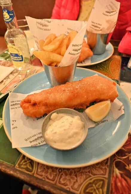פיש אנד צ'יפס "פוש" ב-Mayfair Chippy